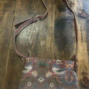Sainty Strawberry Thief Tapestry Crossbody Purse  NWOT